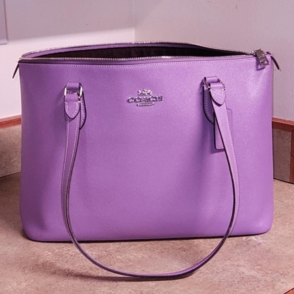 Coach Gallery Tote Crossgrain LeatherIris and silver hardware